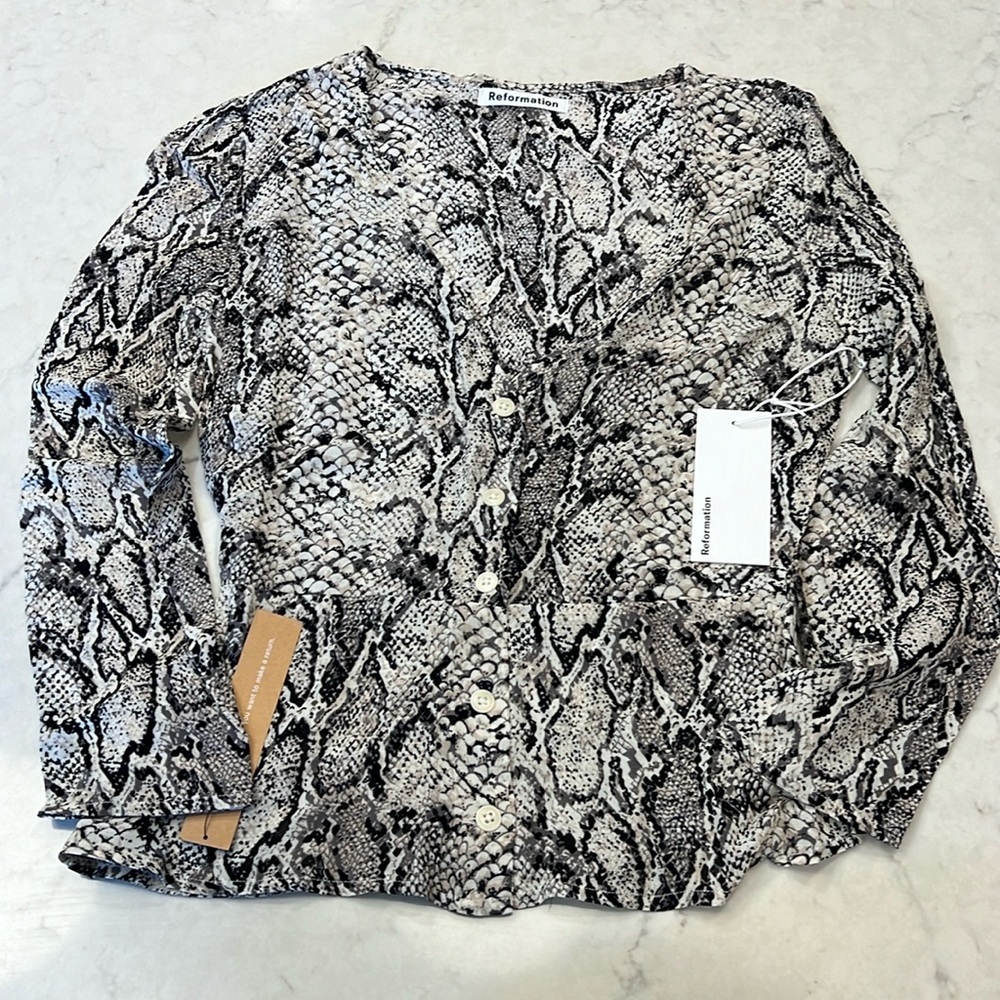 REFORMATION NWT Jemma‎ Black & Cream V-Neck Top Snakeskin Print Blouse sz 2